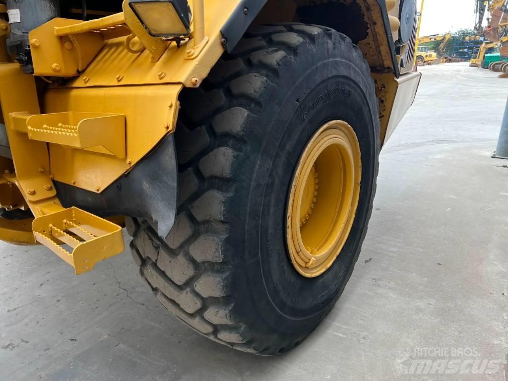 Volvo A25D Kloubové dempry