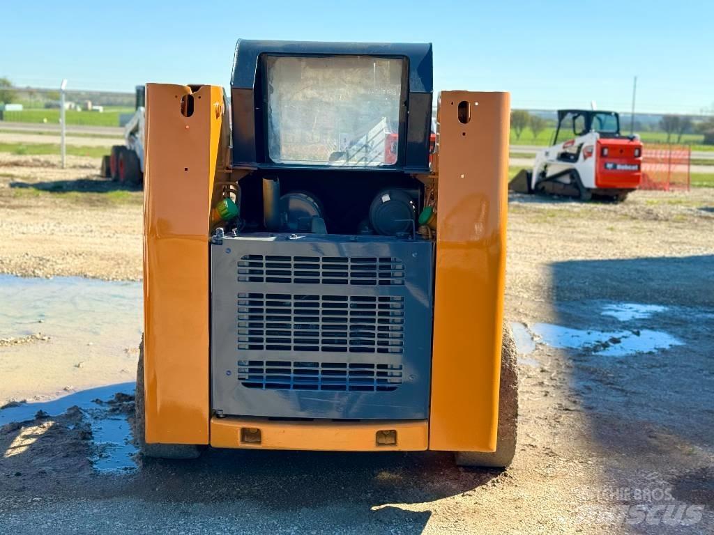 CASE 40 XT Smykem řízené nakladače