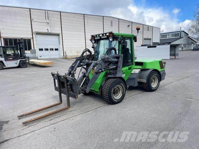 LM Trac 486 Kompaktní traktory