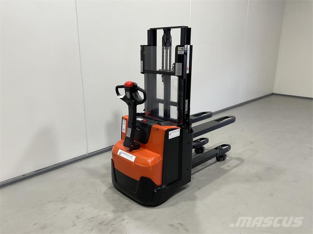 Toyota SWE200D Samohybné vozíky