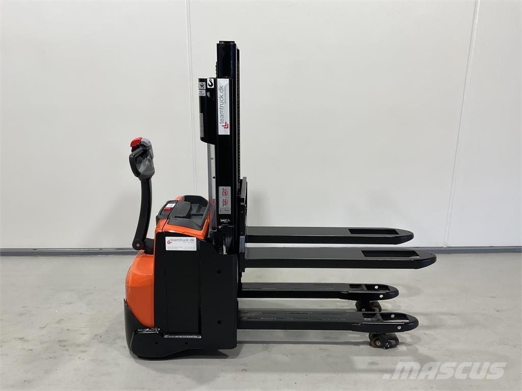 Toyota SWE200D Samohybné vozíky