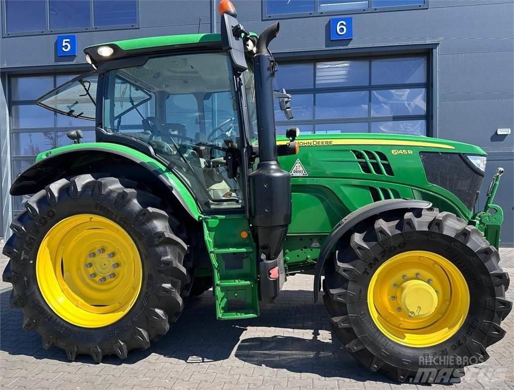 John Deere 6145R Traktory