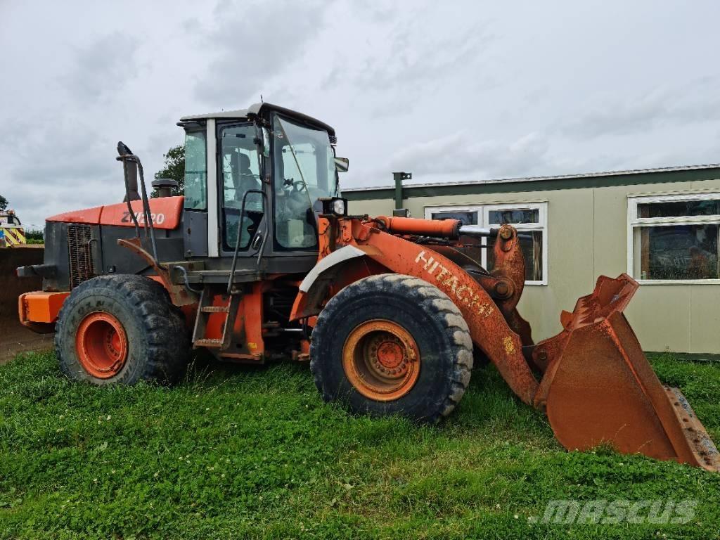Hitachi ZW 220 Kolové nakladače