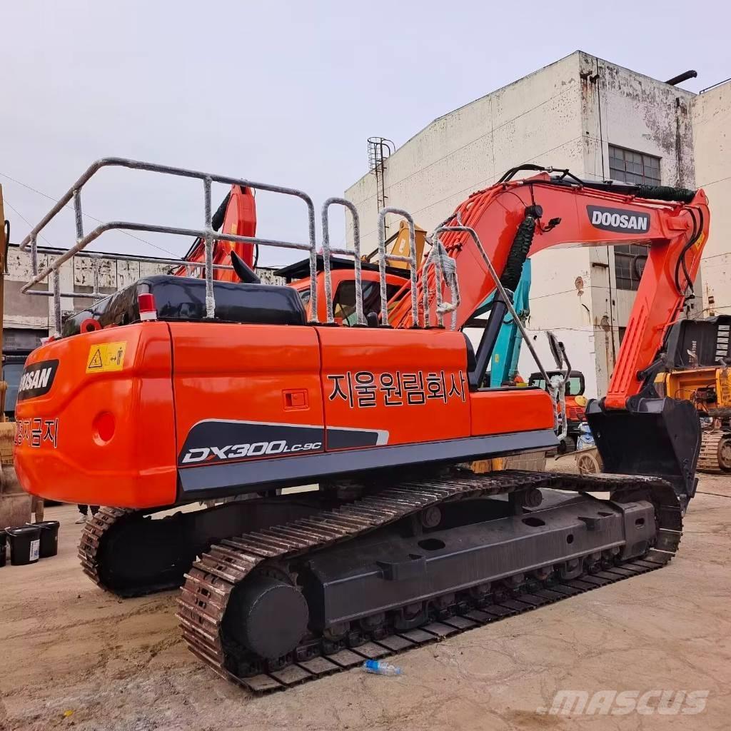 Doosan DX 300 Pásová rýpadla