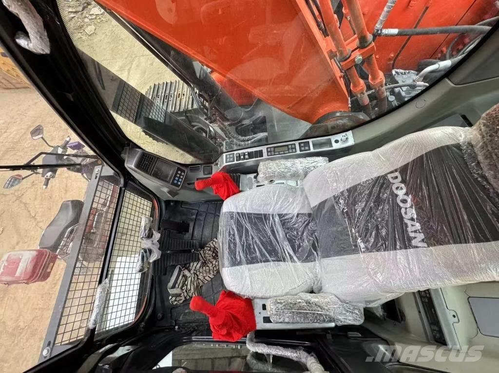 Doosan DX 300 Pásová rýpadla