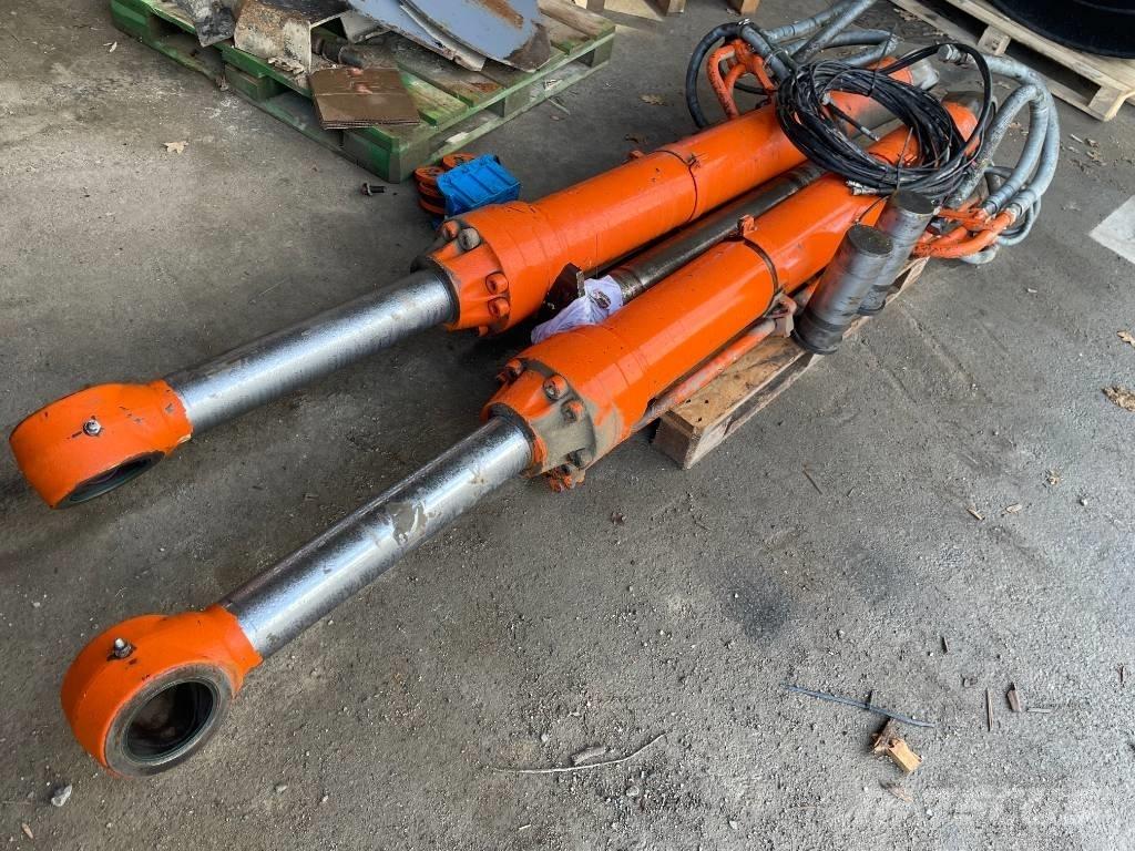 Hitachi ZX490LCH-6 Pásová rýpadla