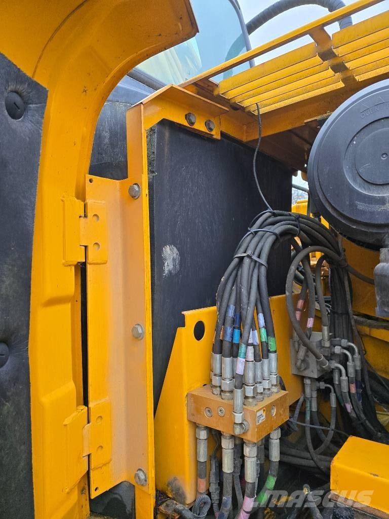 JCB JS 210 LC Pásová rýpadla