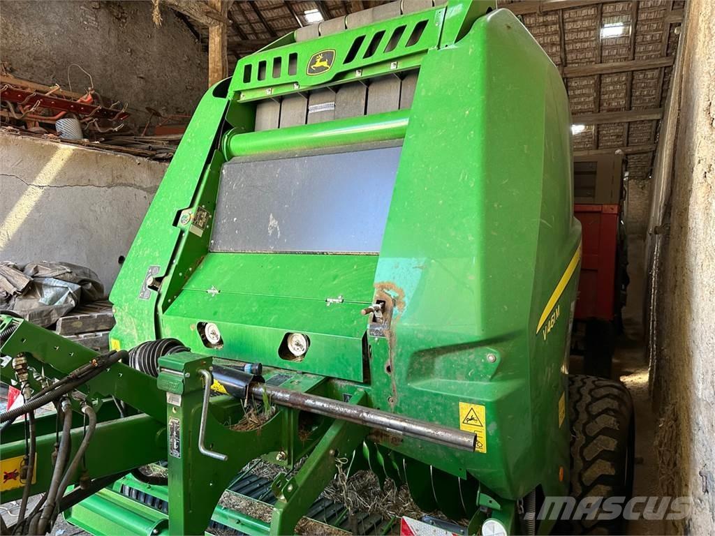 John Deere V461M Lis na válcové balíky