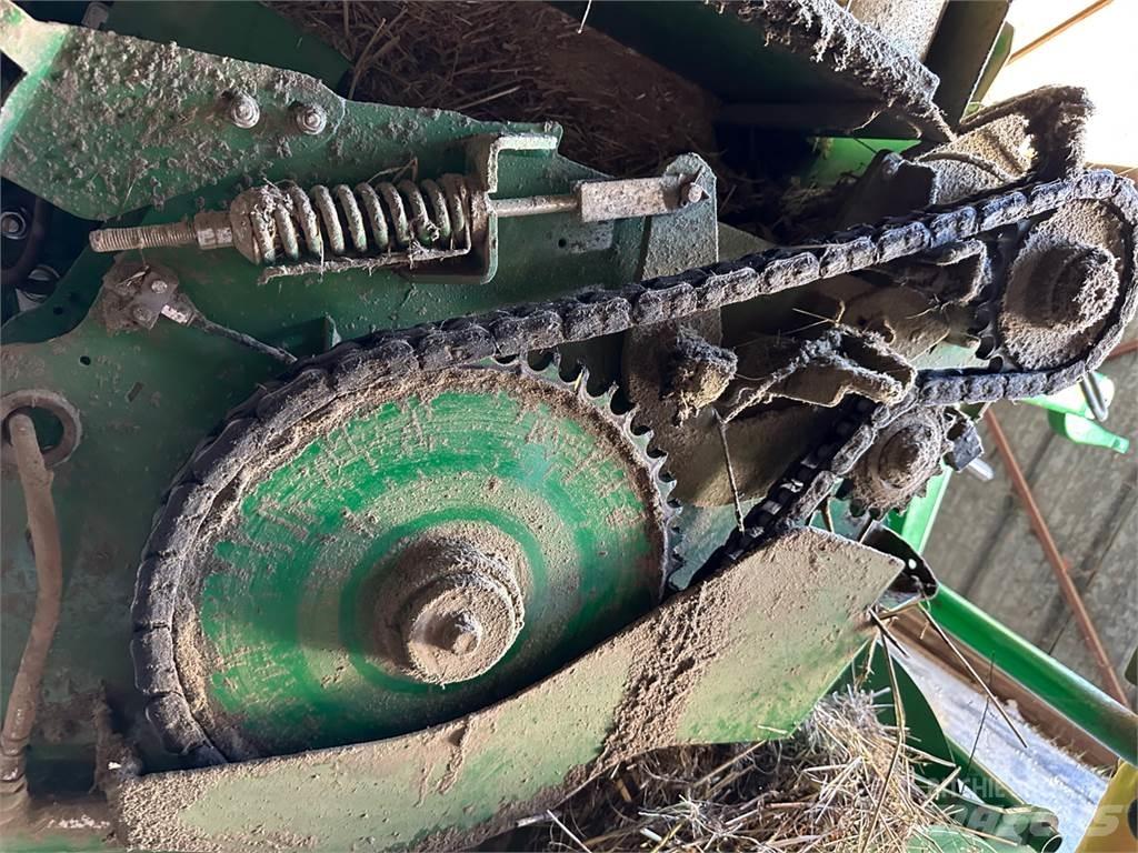 John Deere V461M Lis na válcové balíky