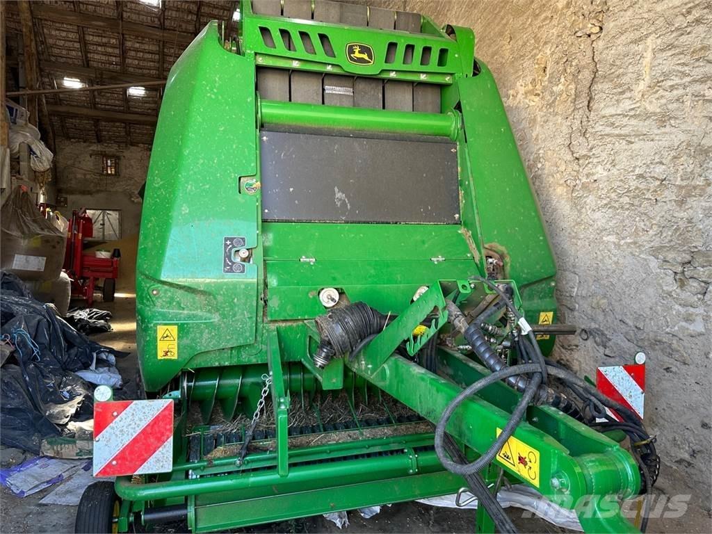 John Deere V461M Lis na válcové balíky