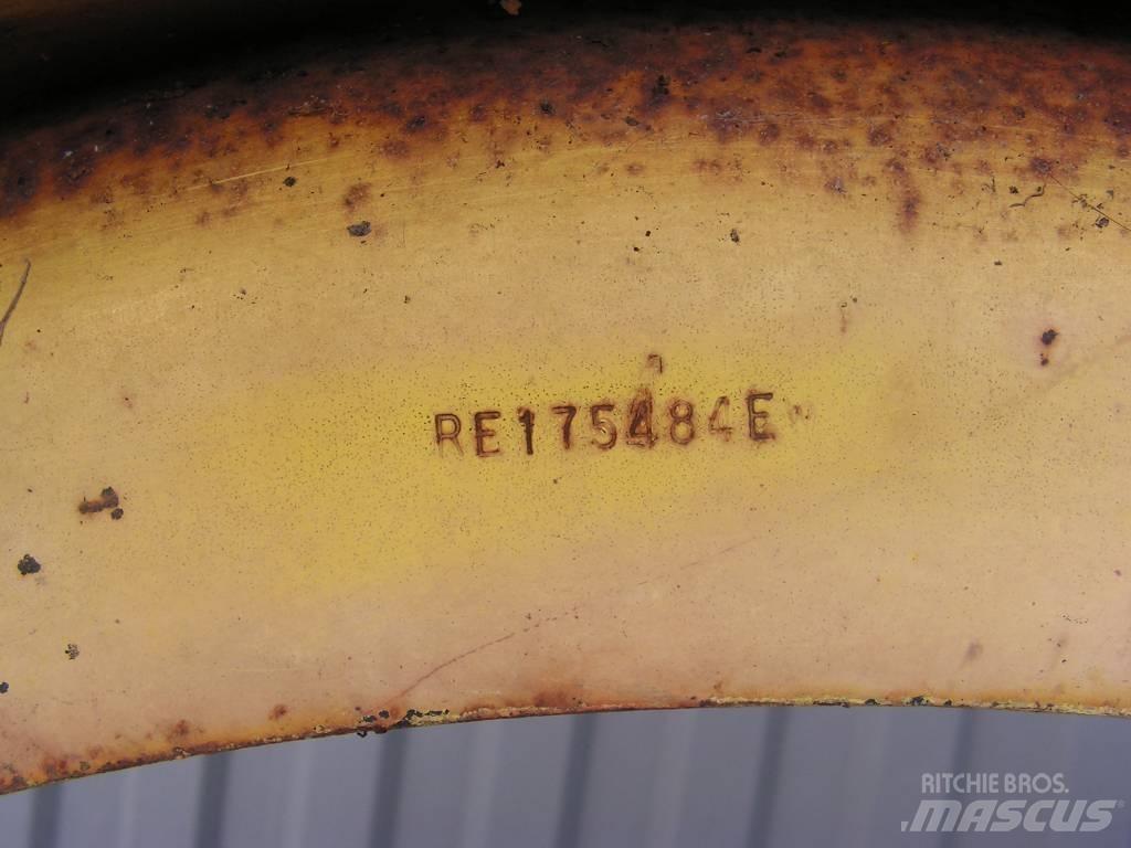 John Deere 8100 Pneumatiky, kola a ráfky