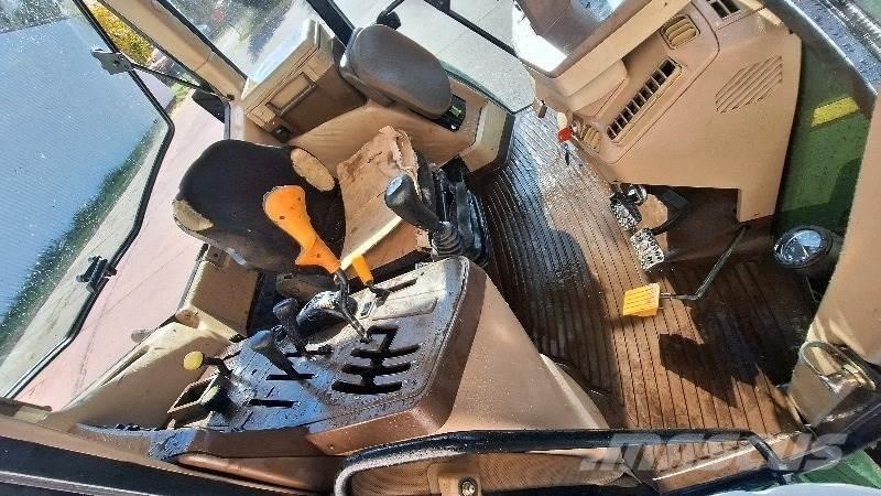 John Deere 6310 Traktory