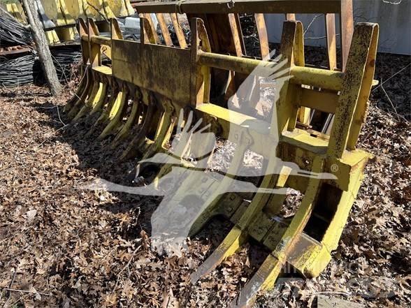 Komatsu D65PX Půdní rozrušovače