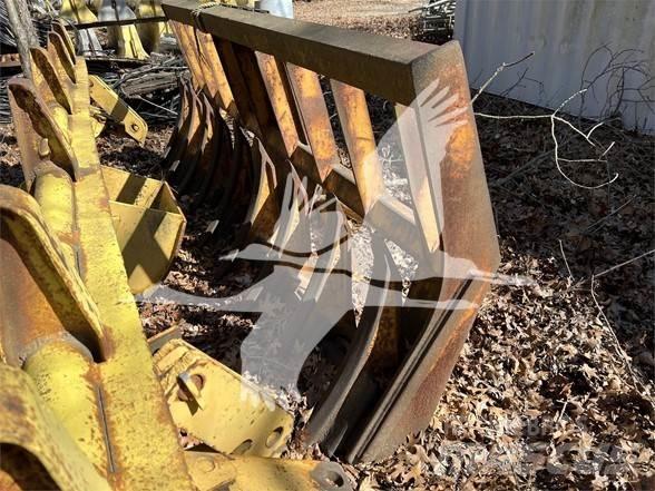 Komatsu D65PX Půdní rozrušovače