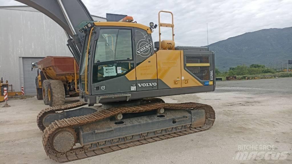 Volvo EC 250 EL Pásová rýpadla
