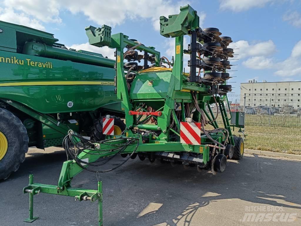 John Deere 750 A Mechanické secí stroje