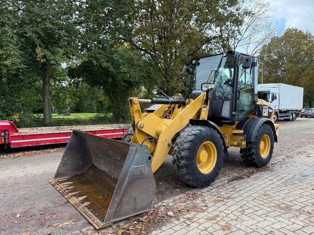 CAT 908H Kolové nakladače