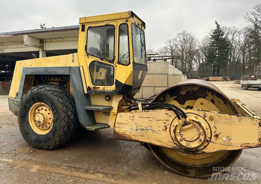 Bomag BW 213 D Tahačové válce
