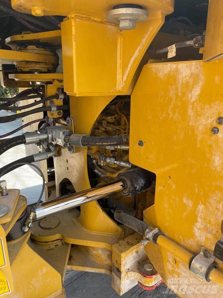CAT 972M II Kolové nakladače