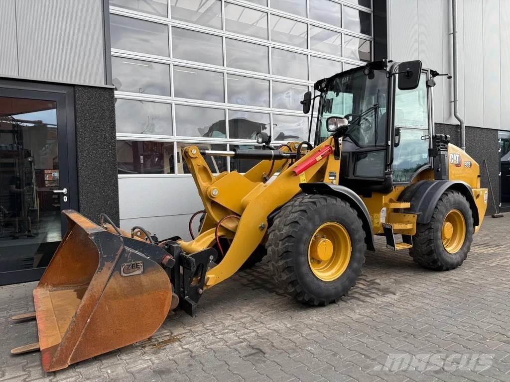 CAT 908 Kolové nakladače