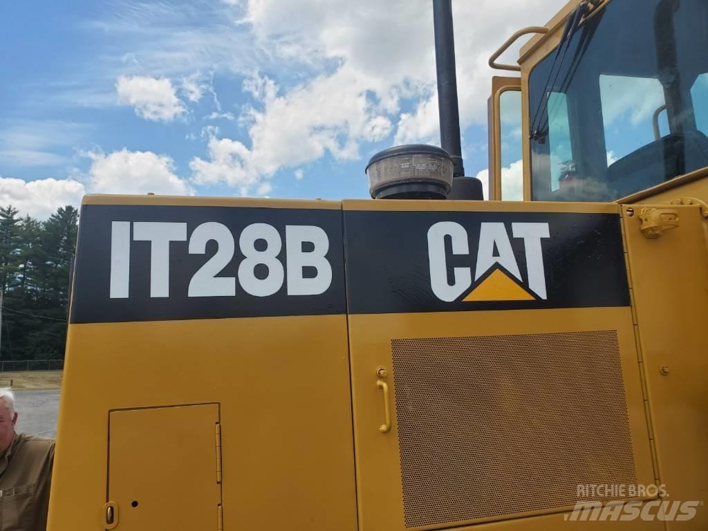 CAT IT 28 B Kolové nakladače