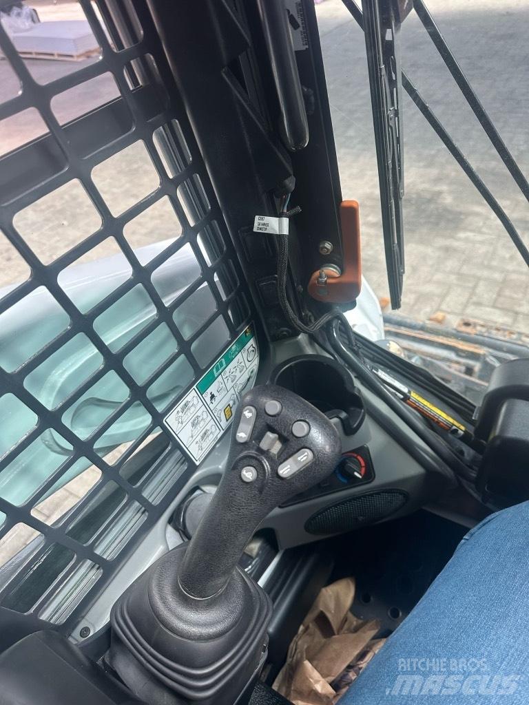 Bobcat T 590 Smykem řízené nakladače