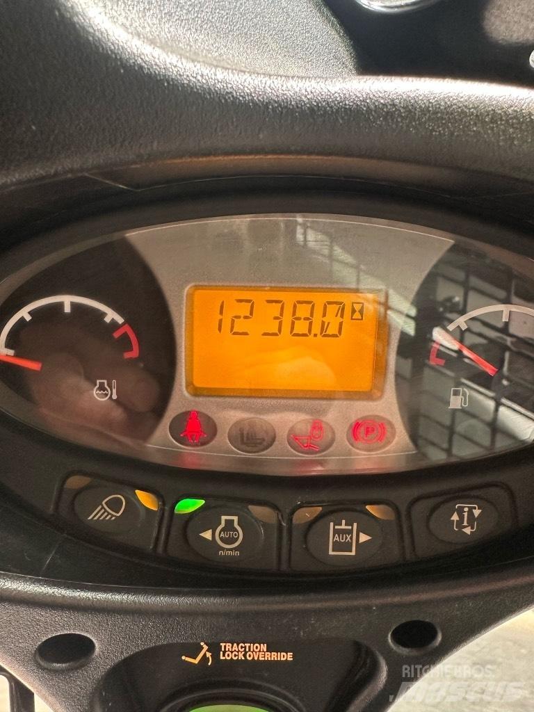 Bobcat T 590 Smykem řízené nakladače