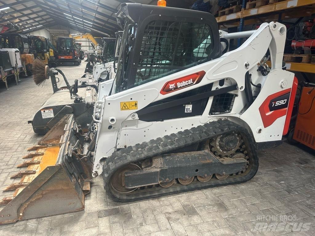 Bobcat T 590 Smykem řízené nakladače