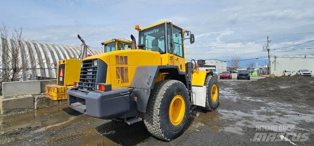 Komatsu WA 200 Kolové nakladače