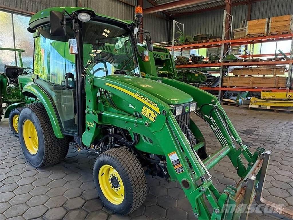 John Deere 3320 Traktory