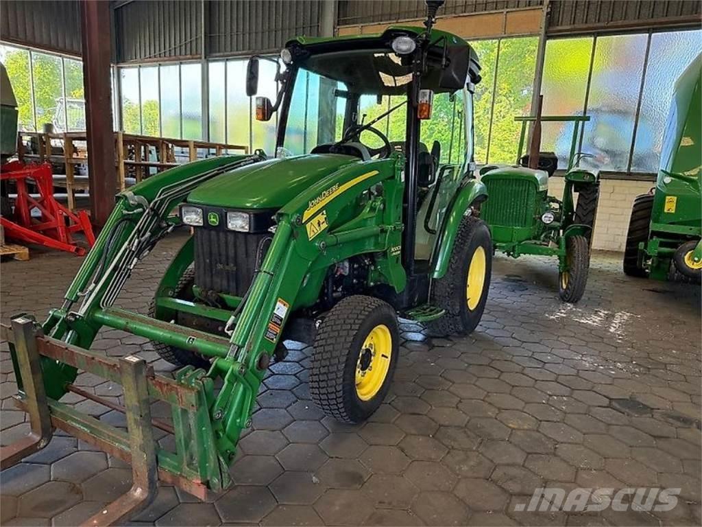 John Deere 3320 Traktory