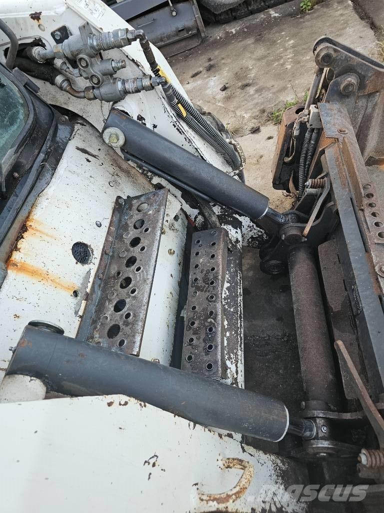 Bobcat S 250 Kolové nakladače