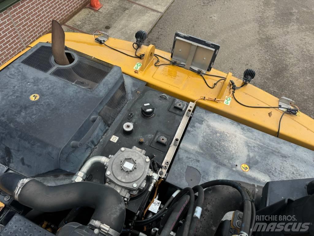 CAT MH3022 Stroje pro manipulaci s odpadem