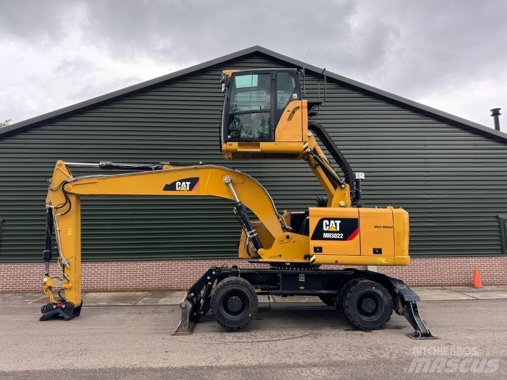 CAT MH3022 Stroje pro manipulaci s odpadem
