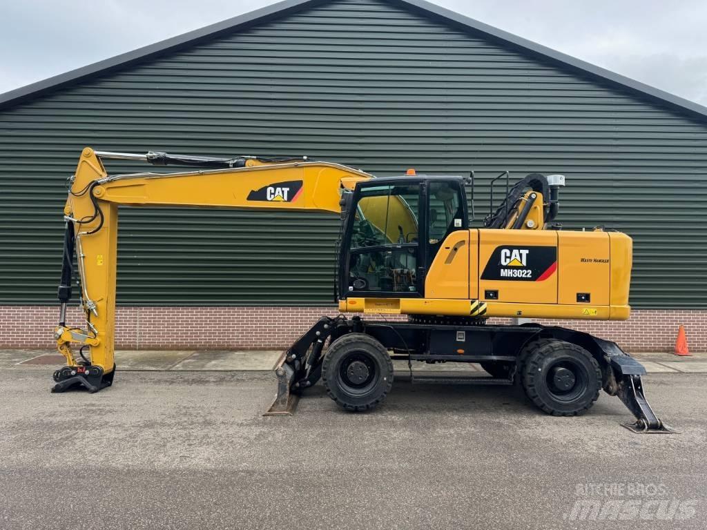 CAT MH3022 Stroje pro manipulaci s odpadem