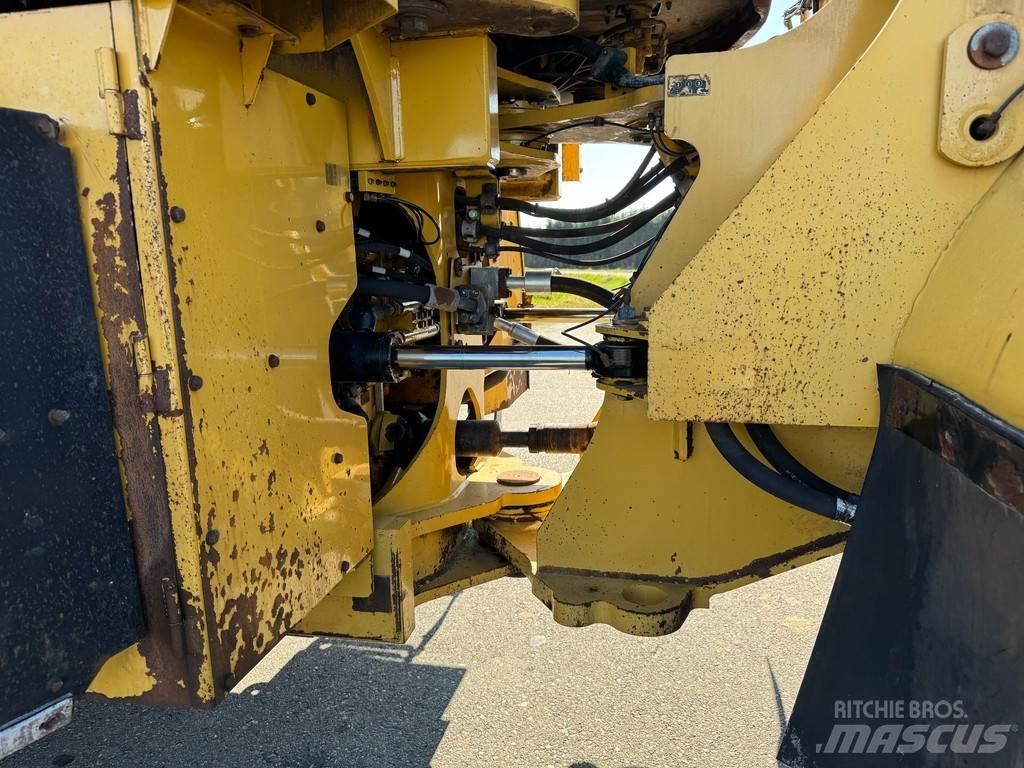 CAT 972M Kolové nakladače