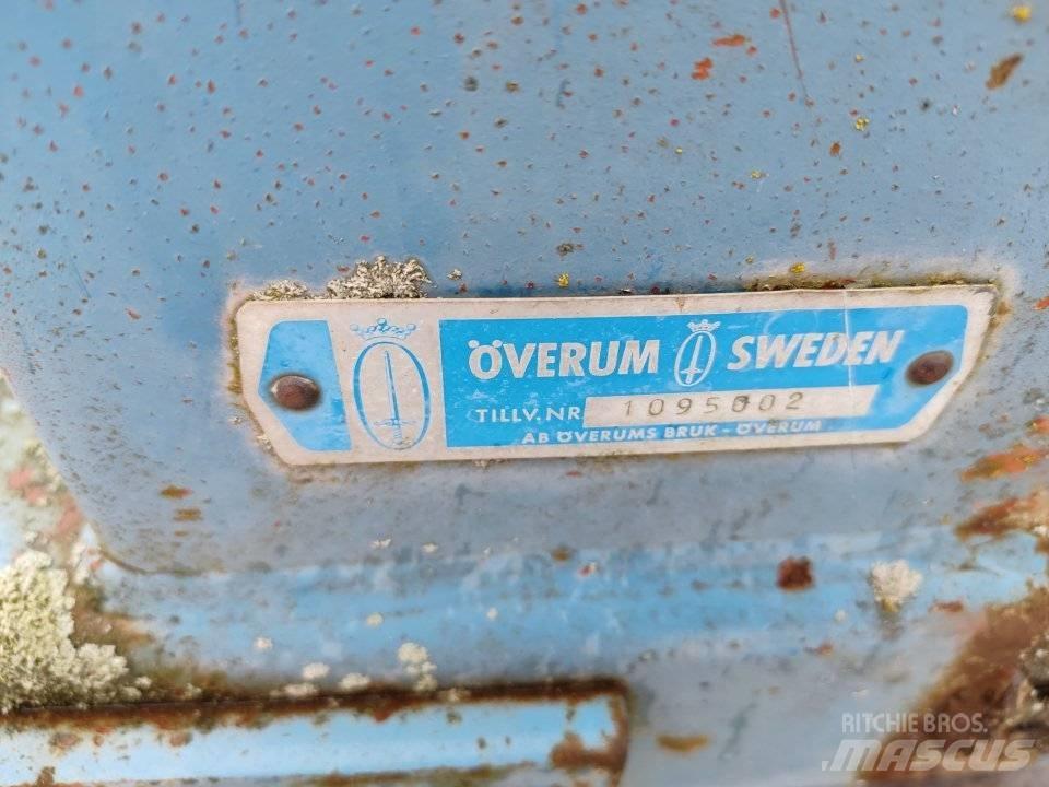 Överum 3-siipinen Konvenční pluh