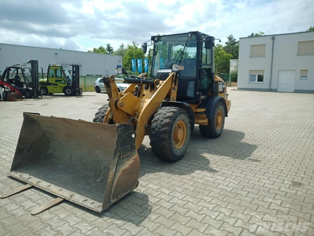 CAT 907 M Kolové nakladače