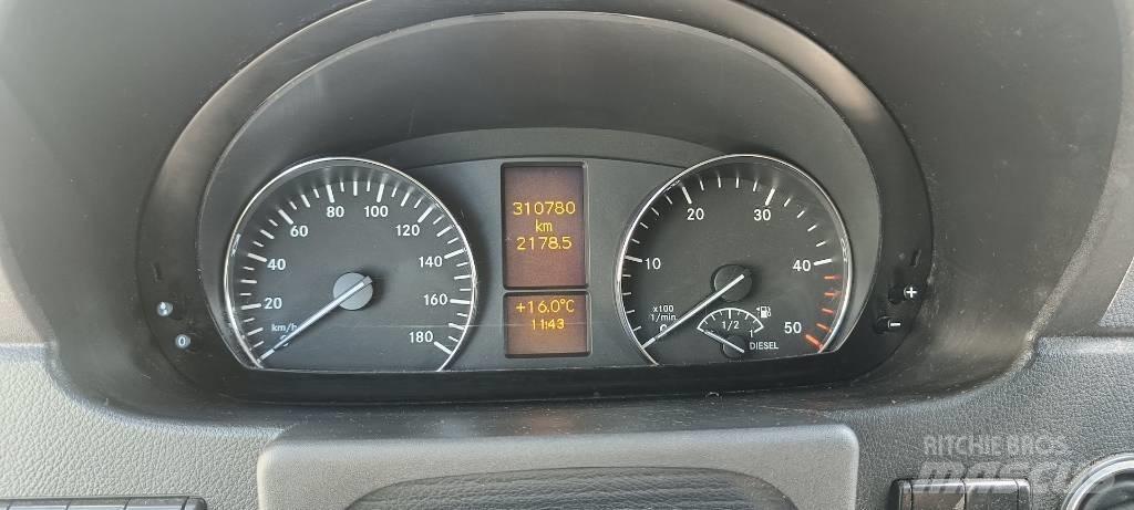 Mercedes-Benz 319 Skříňová nástavba