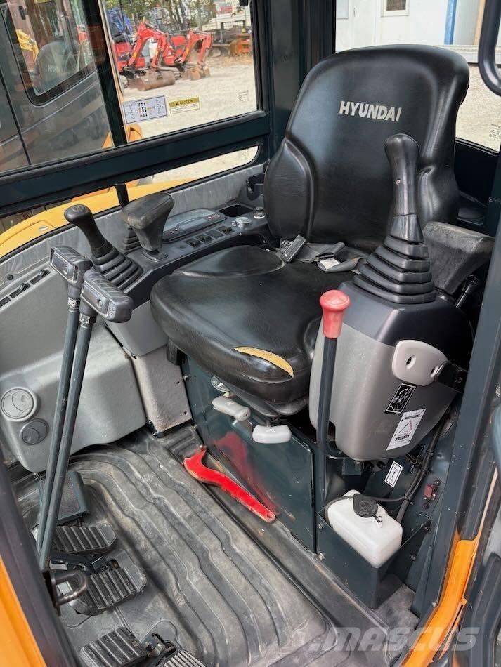 Hyundai R25Z-9 AK Mini rýpadla < 7t