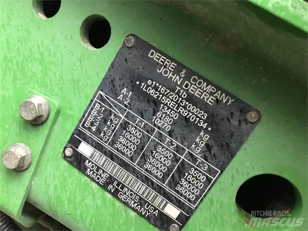 John Deere 6215R Traktory