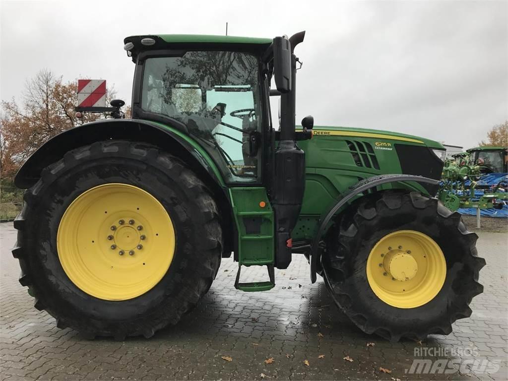 John Deere 6215R Traktory