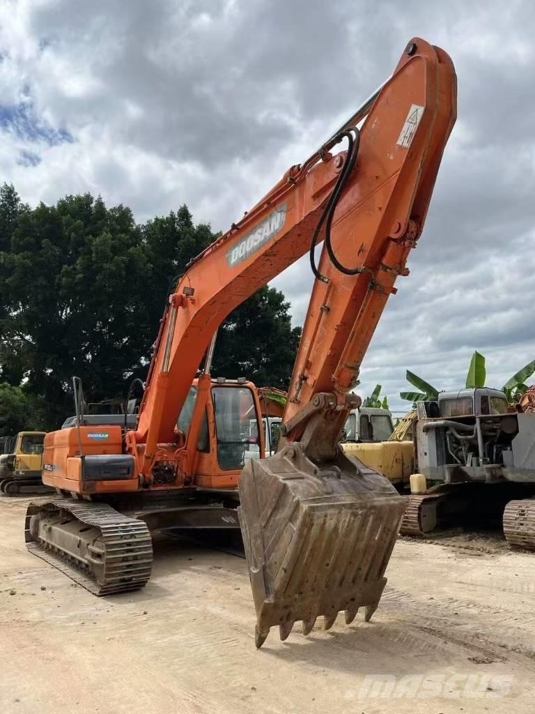 Doosan DX300 Pásová rýpadla