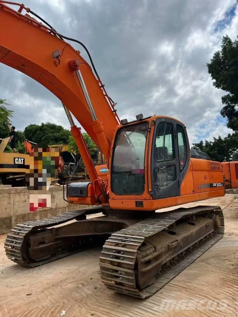 Doosan DX300 Pásová rýpadla