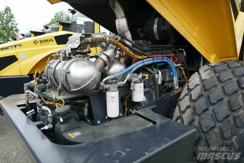 Bomag BW 213 DH-5 Půdní kompaktory