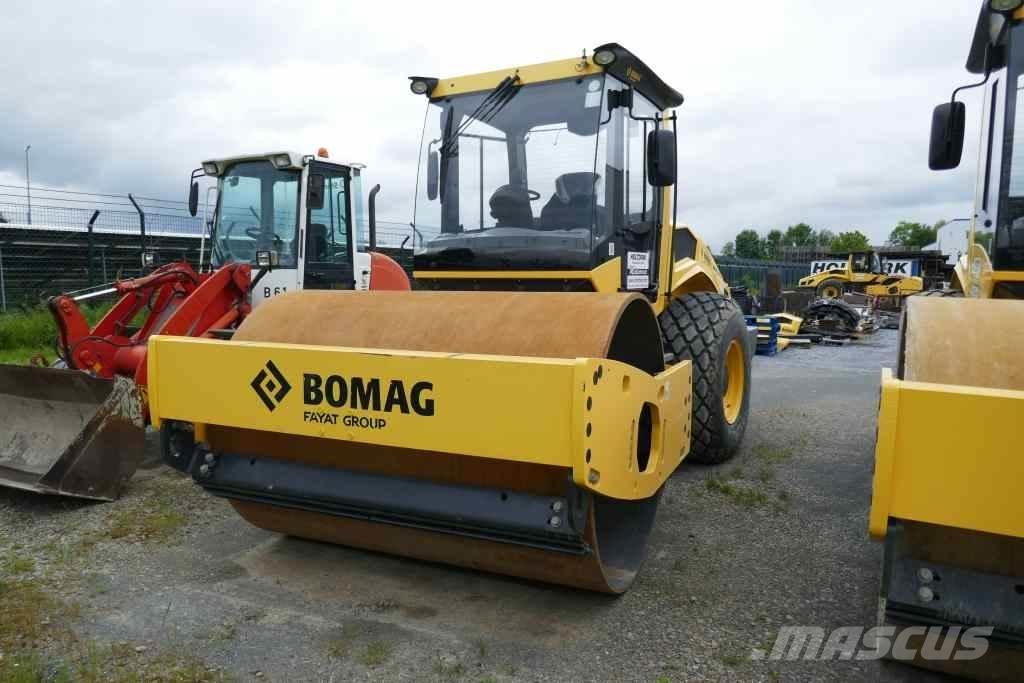 Bomag BW 213 DH-5 Půdní kompaktory