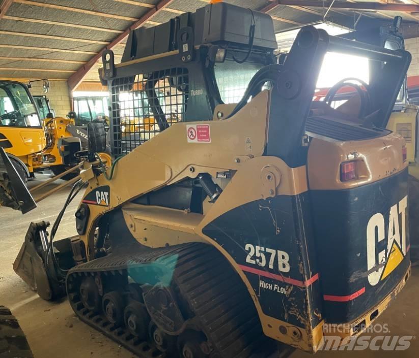 CAT 257B Smykem řízené nakladače