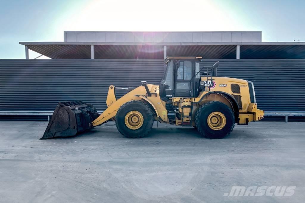 CAT 950M Kolové nakladače