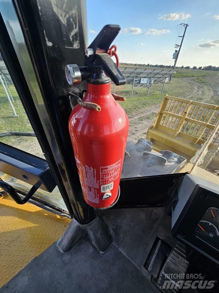 CAT 826 G Skládkové kompaktory