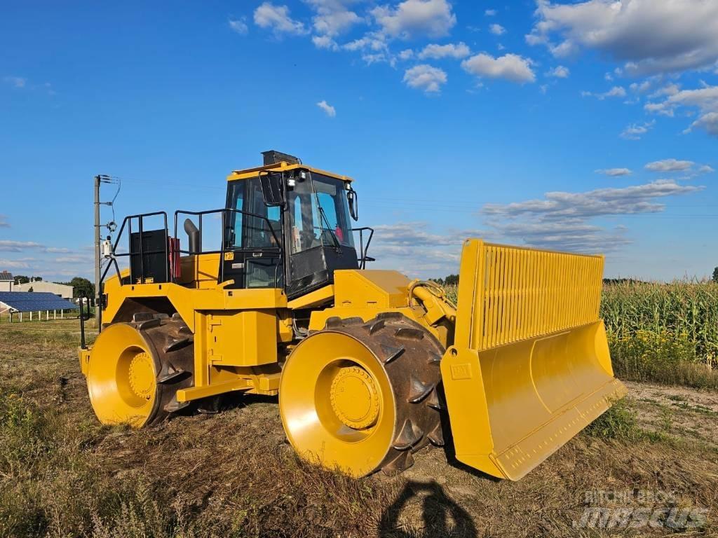 CAT 826 G Skládkové kompaktory